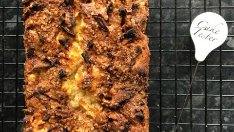 apple and cinnamon loaf cake