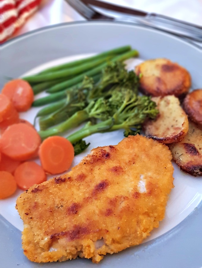 This simple pork escalopes recipe, served with delicious sautéed potatoes, is great for a midweek meal for the family as it cooks in no time at all!