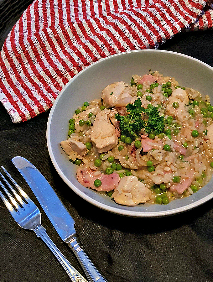 Chicken and bacon risotto is a filling budget meal, perfect for a midweek dinner. Cooked in one pot, you'll save on washing up too!