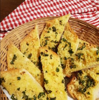 Our delicious garlic bread recipe has 4 simple ingredients with 3 easy steps that lead to one satisfied tummy! You'll enjoy it as a side or just to nibble on its own.