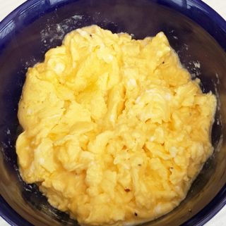 soft and fluffy scrambled eggs