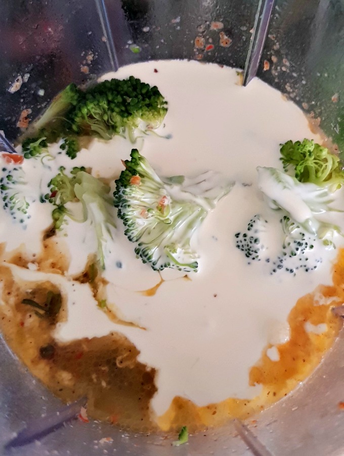 blending broccoli and blue cheese soup