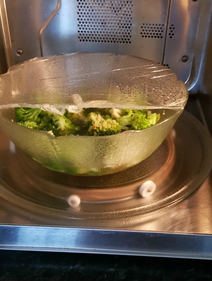 cooking broccoli in the microwave